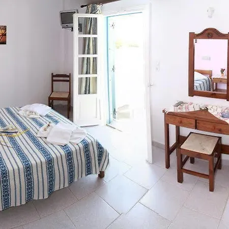 Pensión Asteras Antiparos ciudad